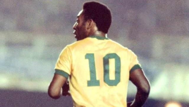 华体会下载-不是首穿10号球衫的人 贝利却让10号成巨星代名词